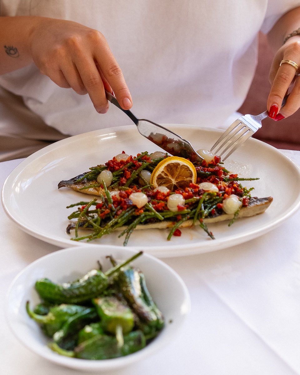 EnglishsoB's tweet image. Charred mackerel, salty samphire, spicy chorizo, sharp lemon gel — a perfect balance of bold, bright flavours ⚡️
Available as a side or a main on our summer à la carte menu.
#MackerelMagic #SummerMenu #BrightonEats #EnglishsOfBrighton