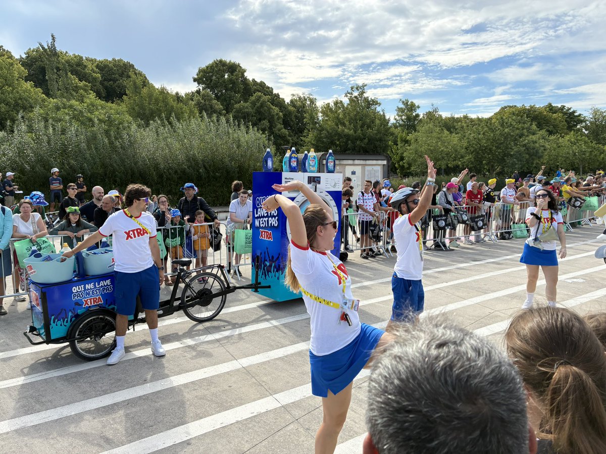 L’ambiance monte sur l’esplanade à #Lille pour le grand départ du #TDF2025 <a href="/Lille_actu/">Lille actu</a> ois