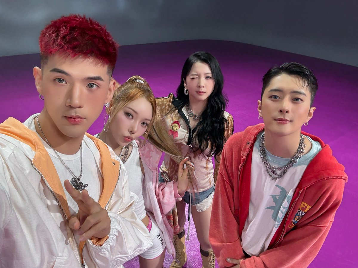 KARD_Official's tweet photo. [🎥]
KARD 카드 - Touch #몽베스트퍼포먼스

🔗 https://t.co/2Z8ATIemwH

#KARD #카드
#DRIFT #Touch
#montbestPERFORMANCE https://t.co/7ma62TT8Tc