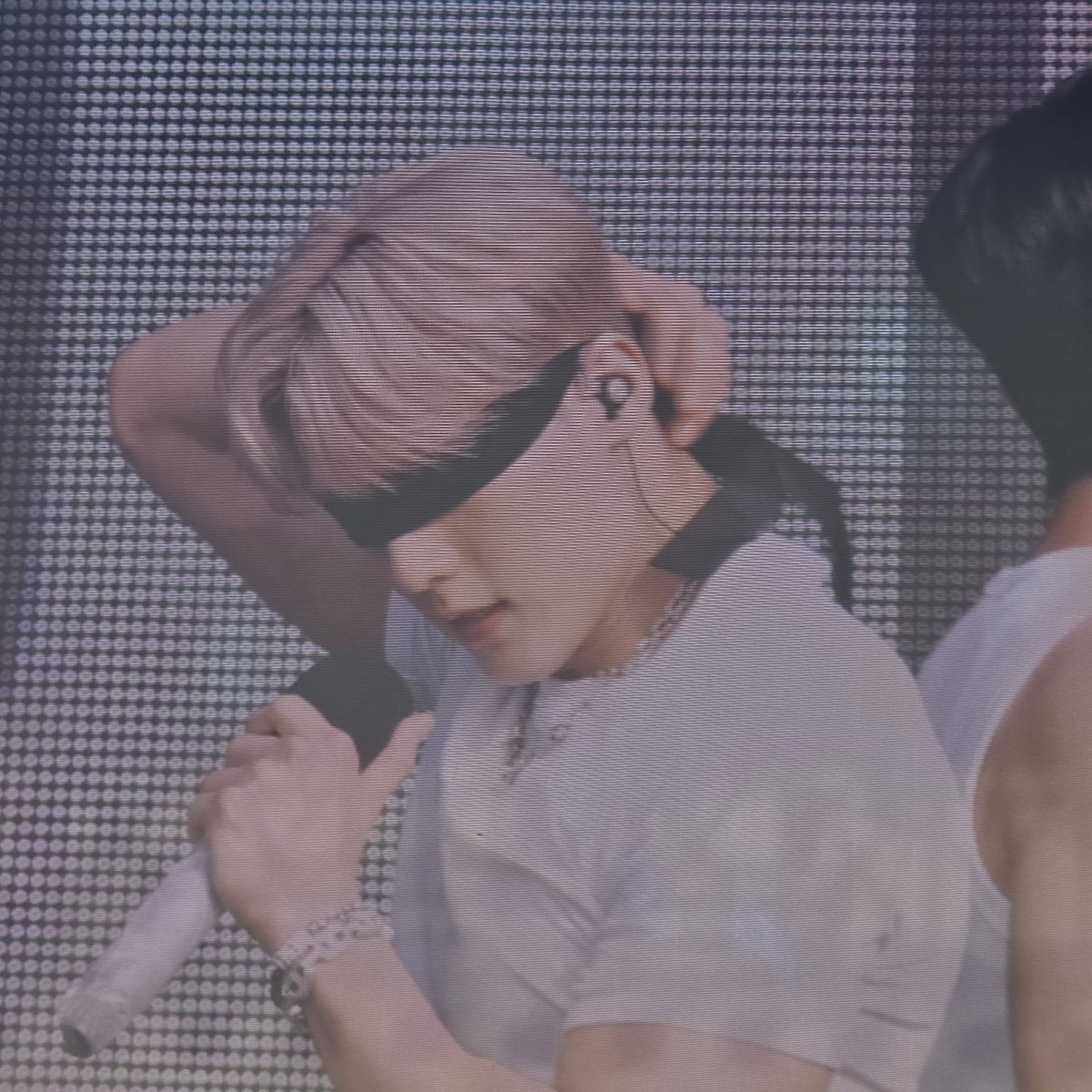 666bluewave's tweet photo. ㅁㅊ 민혁이 머리..... https://t.co/58FNPSl7di