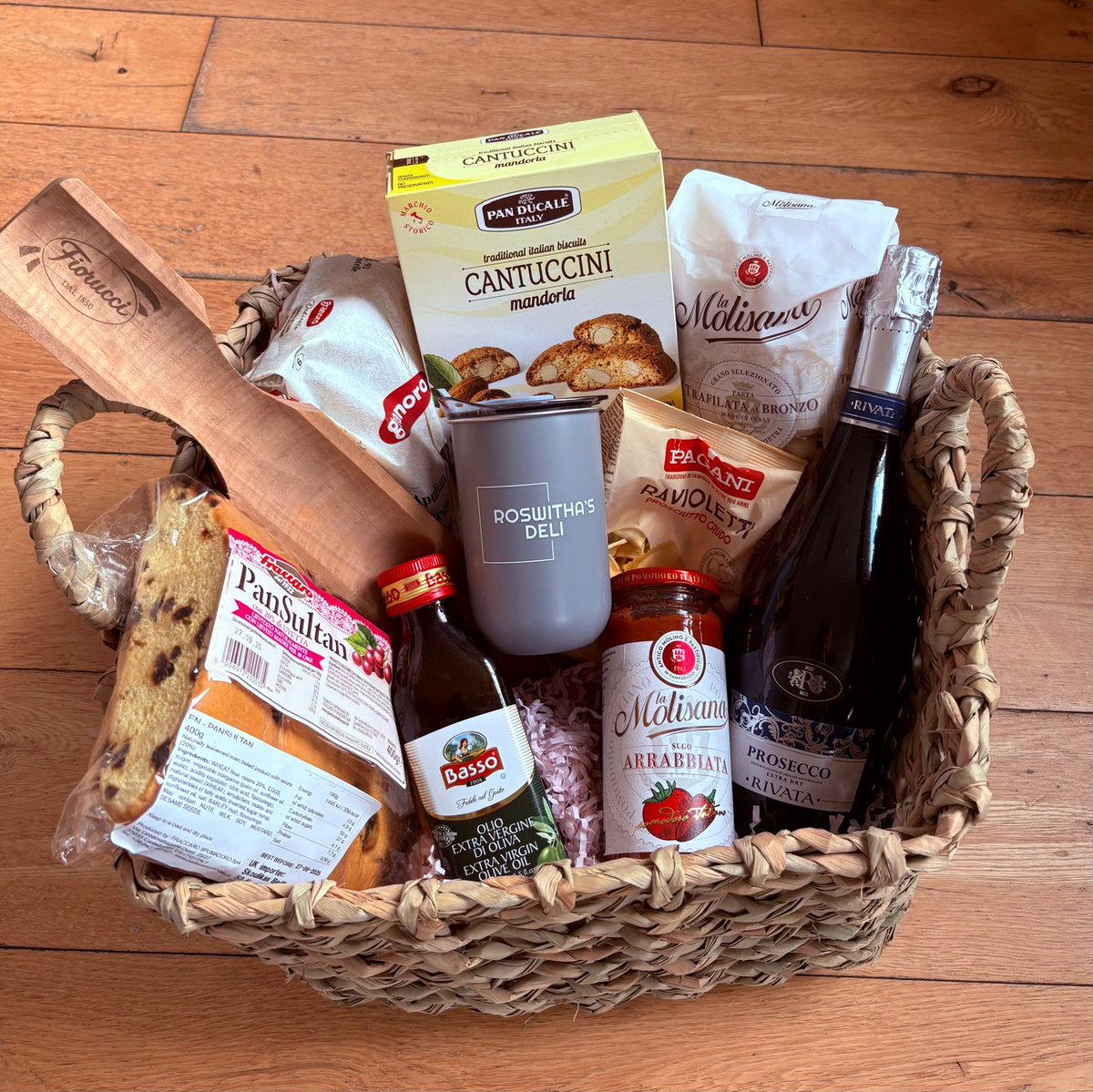 Head to our Facebook and Insta pages for the chance to win this fantastic basket of deli treats on the opening weekend of Darley St. Market.

Worth more than £50 and includes an exclusive Roswitha's Deli coffee mug! 

#DarleyStMarket #Giveaway #DeliHamper  @bradfordmarkets