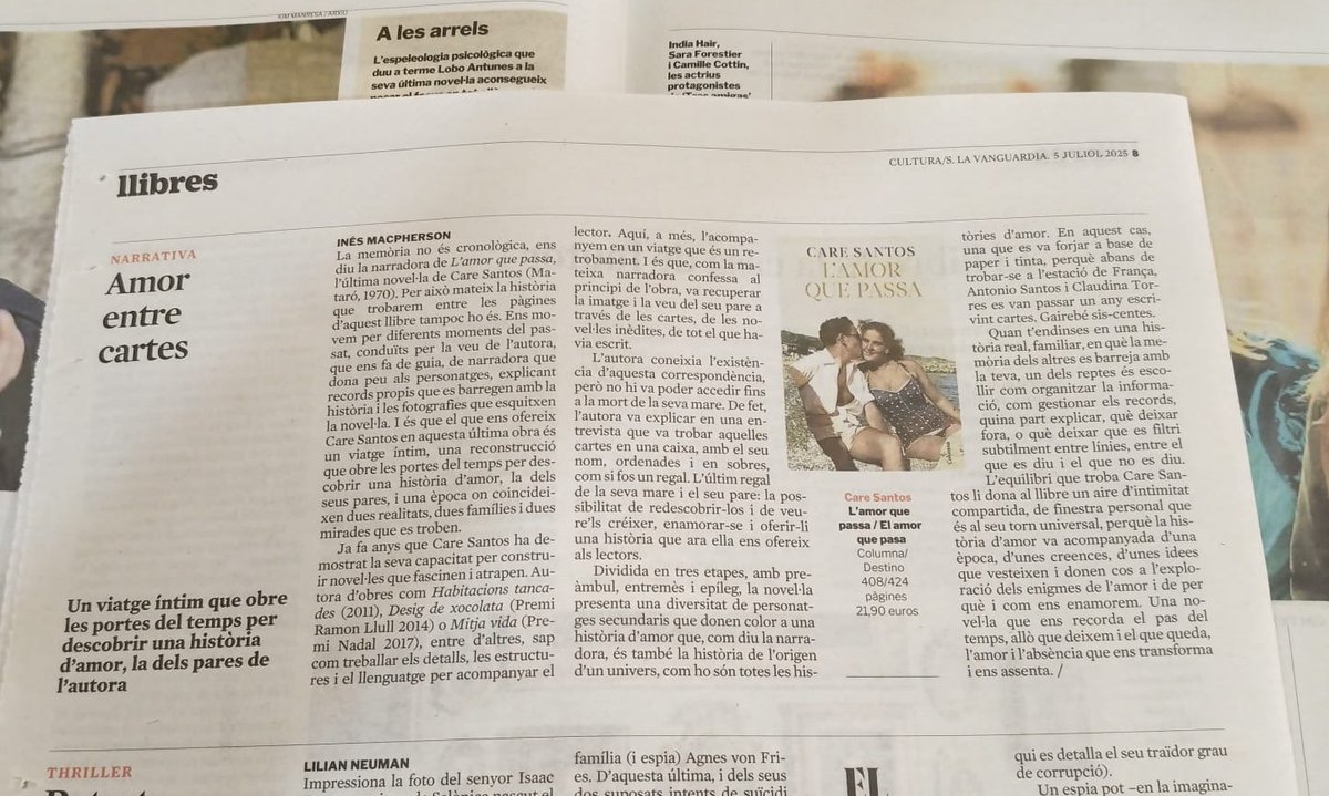 InesMacpherson's tweet image. Avui al Culturas de La Vanguardia parlo de L'amor que passa, de @CareSantos, publicat per Columna. Una història íntima que s'endinsa en la història d'amor dels pares de l'autora i que és un retrat d'una època i d'una família.