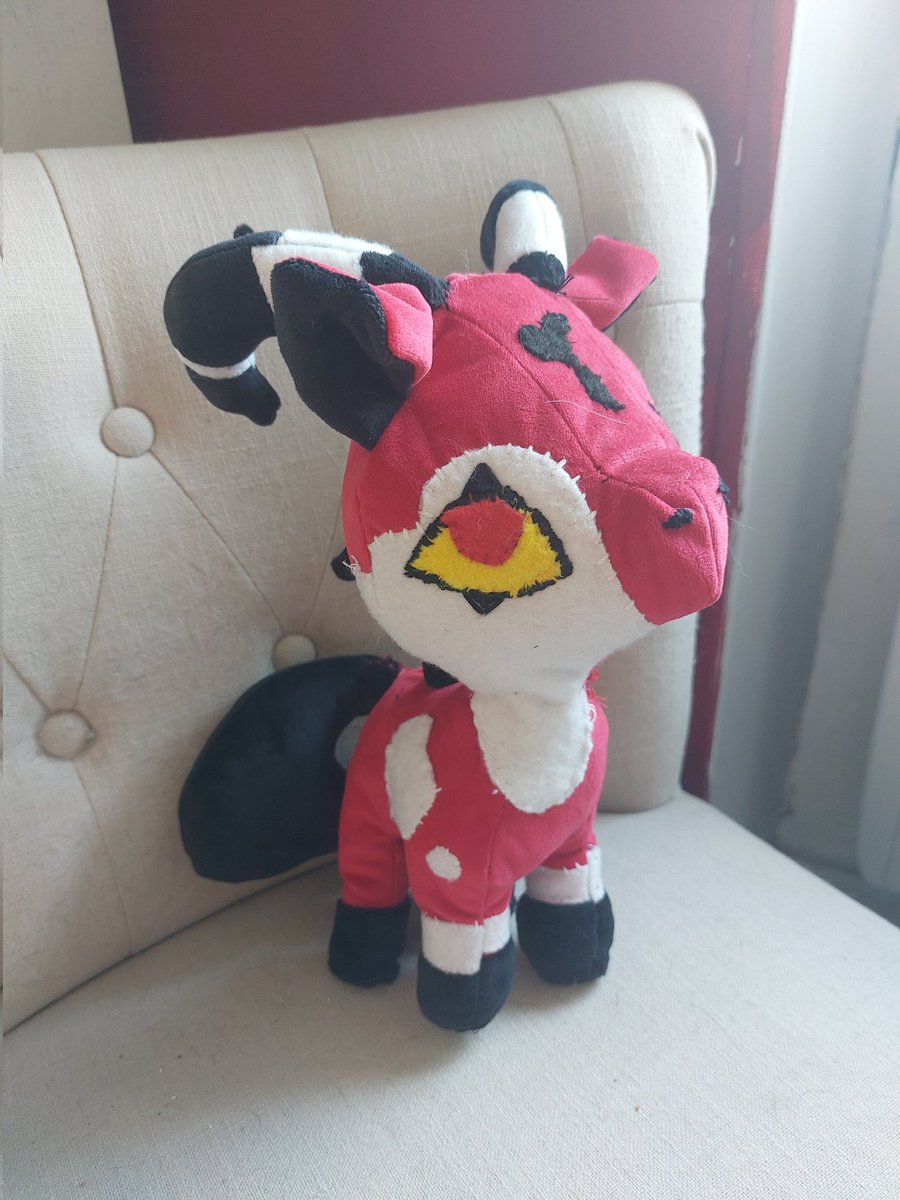 Aima_Bloodcap's tweet image. After several months of procrastination I finished my Blitzøhorse plushie. Stolas isn't alone anymore.
#helluvaboss #HelluvaBossblitzo #blitzøplushie