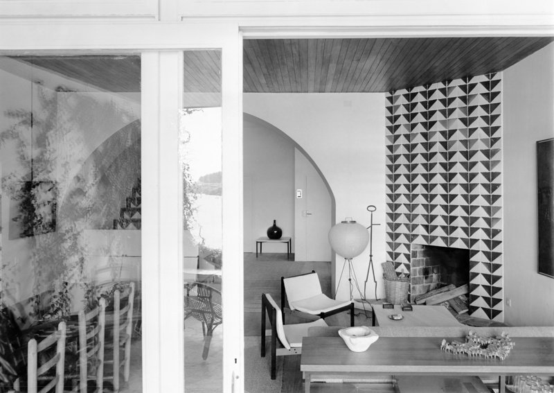 #CasasParaUnVeranoFeliz
#100x100masterhouses 
Casa Staempfli (Cadaqués. 1960). Peter Harnden y Lanfranco Bombelli dejaron en nuestro país bellísimas obras domésticas adscritas a un regionalismo crítico que cuestiona ciertas premisas del movimiento moderno —como el gran Coderch—.