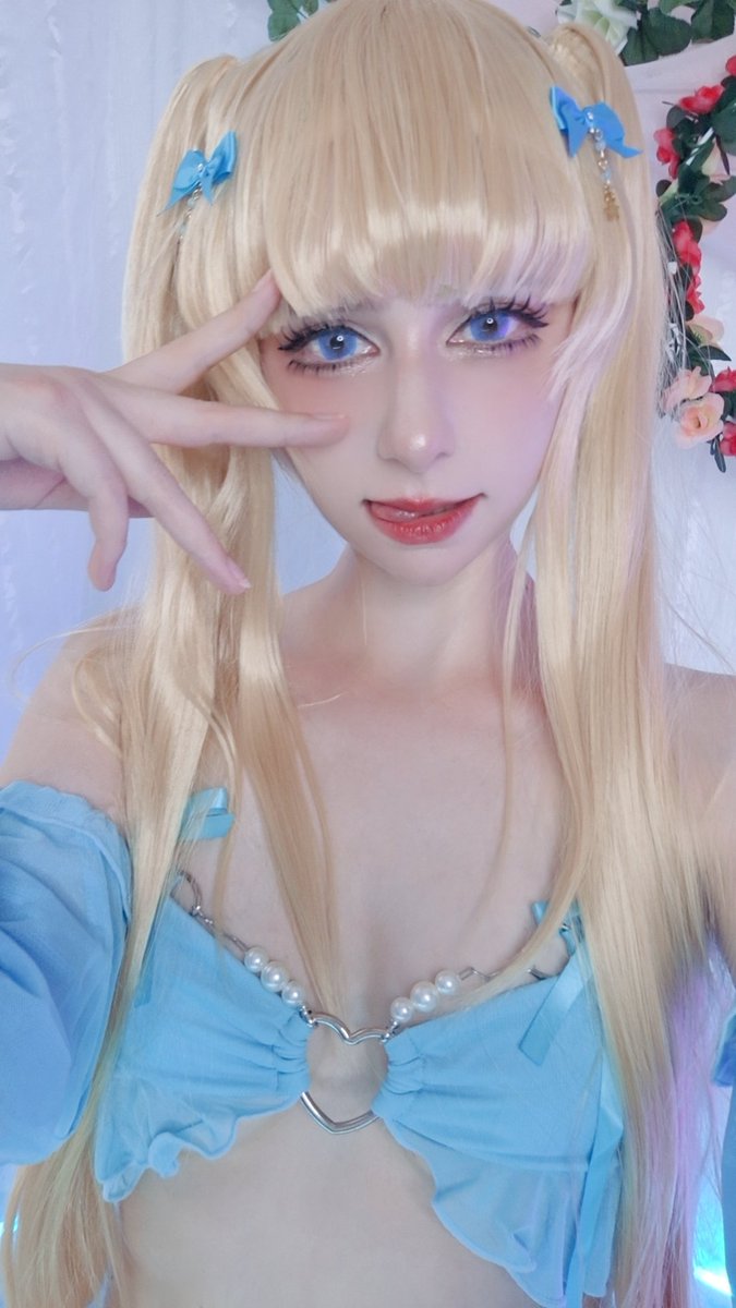I didn't take selfies yesterday or today btw... i got hit by a rlly bad migraine and i slept nearly the whole day yesterday to get rid of it and today i still have a hint of headache left 🫠