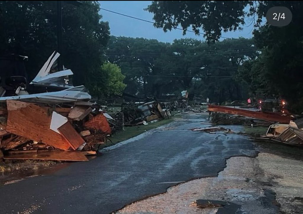ag_Journalist's tweet photo. Please keep ur Self Safe ๐ everyone in Kerrville, TX
The Guadalupe River rose 23 feet in 45 minutes after 9.47" of rain in 3 hours
#Texas #flood #kerrville #alert #usa
#CentralTexas #Texas #TexasFloods #FlashFlood #TexasWeather #TexasRain #FloodEmergency #TexasStorm #RescueOperations