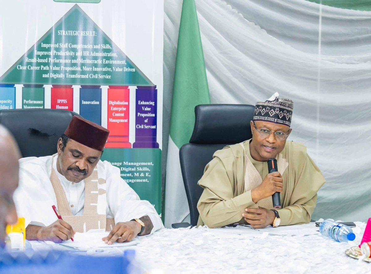 GOOD NEWS FOR KADUNA STATE 

FG, Kaduna Government Partner on Light Rail Development

The Federal Government has confirmed its commitment to partner with the Kaduna State Government on the construction of a light rail system to boost transportation infrastructure in the state.