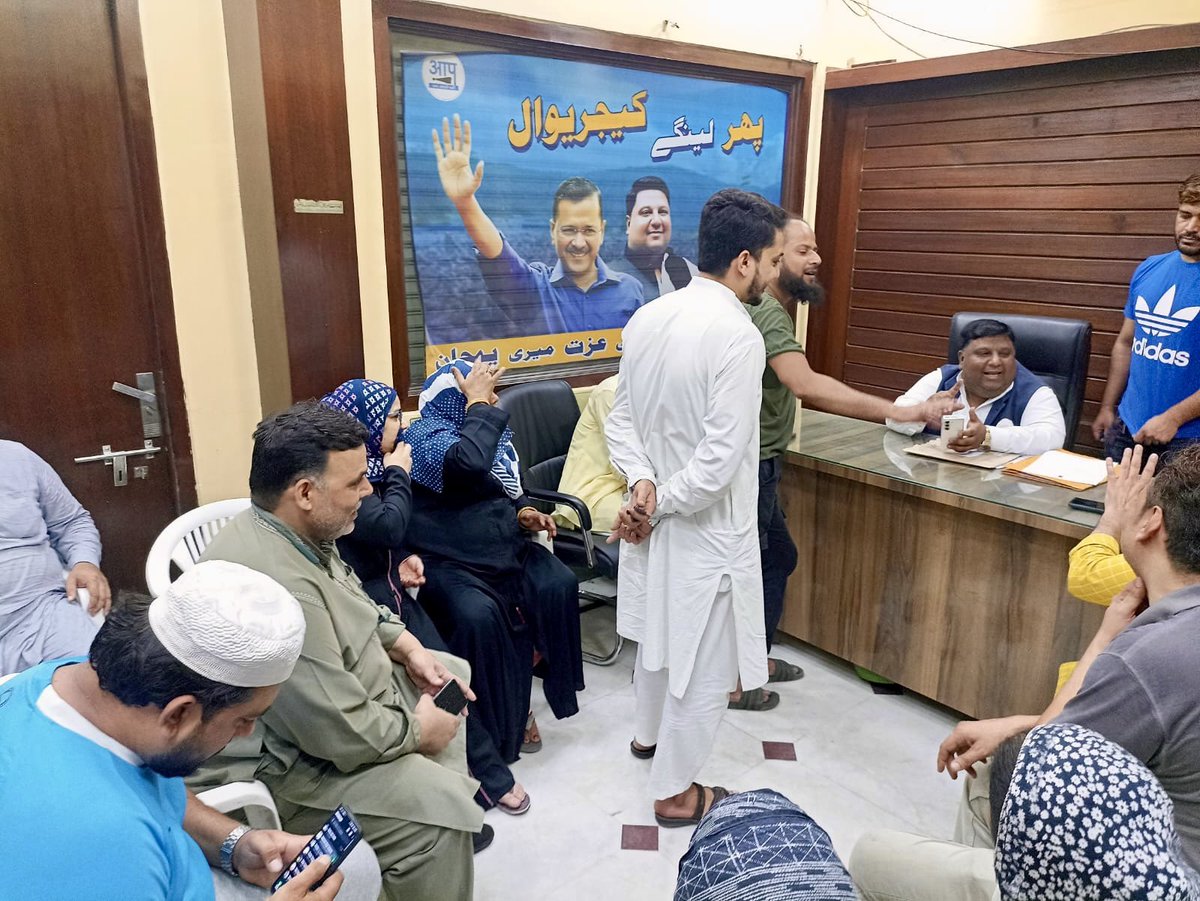 तुम्हारे दिल की चुभन भी ज़रूर कम होगी
किसी के पॉंव का कॉंटा निकाल कर देखो।

📡 अवाम की ख़िदमत में 
📍बल्लीमारान विधानसभा कार्यालय