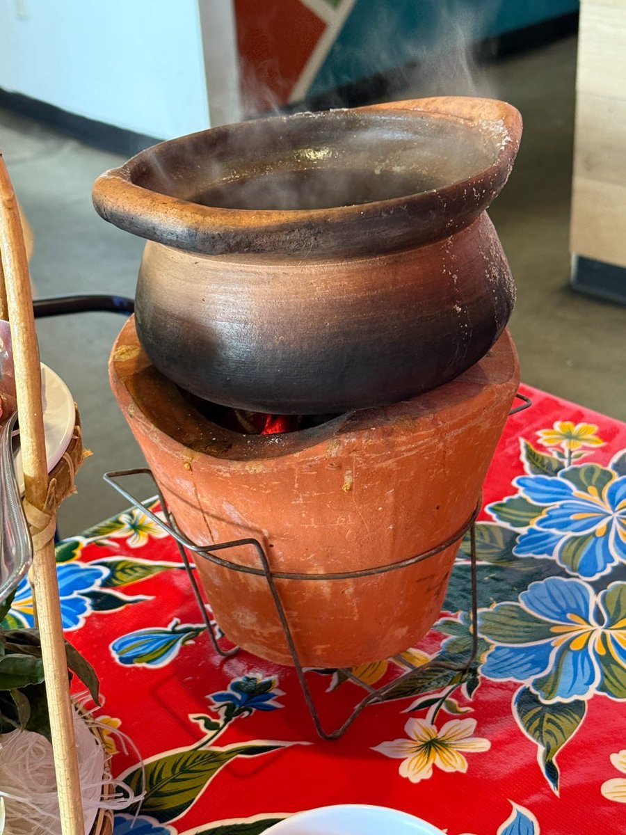 Chocolate198111's tweet photo. Thai clay pot hot pot🍲 https://t.co/wDiMxSbA2m
