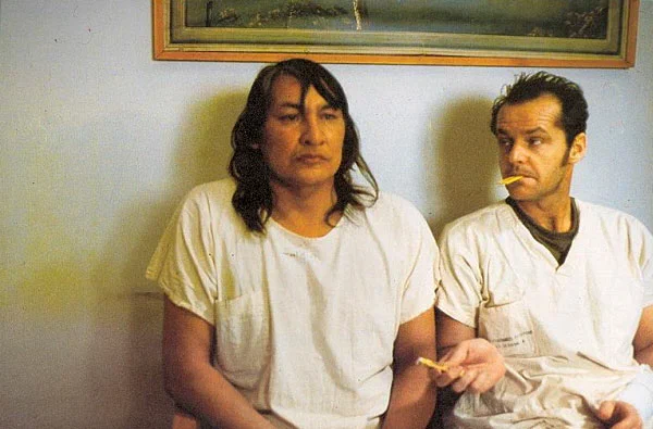 По «Пролетая над гнездом кукушки» сделают сериальный спин-офф, который расскажет, что произошло с Вождем Бромденом после его побега из психиатрической клиники.

Подробностей о том, идет ли сейчас работа над сценарием, или об участии той или иной студии, пока нет.