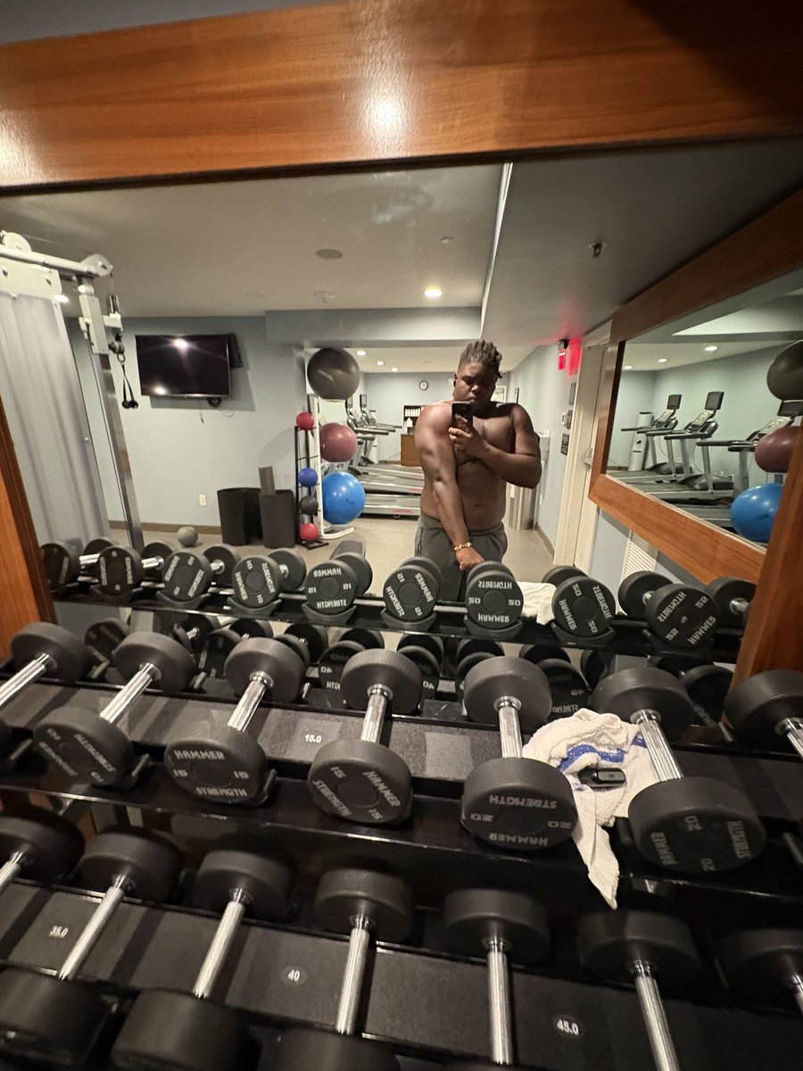 they_willknow77's tweet image. Getting that work on vacation 💯🤙🏾⚡️