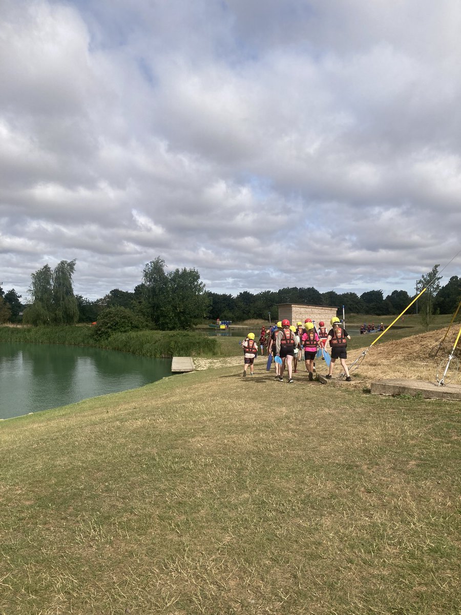 AHTSPCEDS tweet media