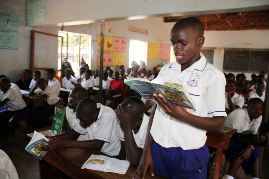 SondeRotary's tweet photo. Yesterday, PE David led the charge as Chief Reader with the BELEP team at Jinja Misindye CoU Primary School! Sparking minds, building dreams—one page at a time. #BELEP #PeopleOfAction #SondeUpdates https://t.co/QaN7EboxJA