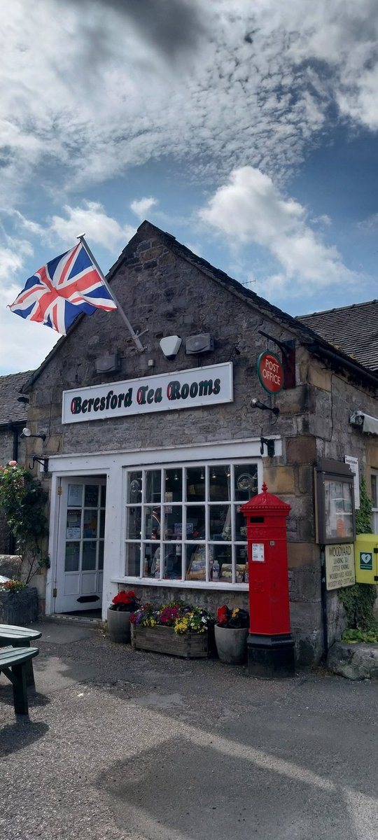 This bright box sits in the gorgeous setting of Hartington in the Peak District #postboxsaturday