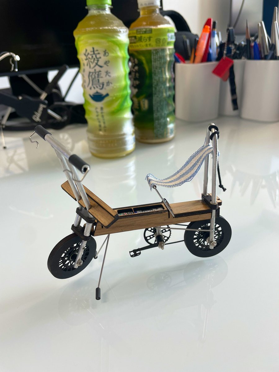 昨日は都立大学で講演を行なってきました。
田中教授の縁の元、ヒューマニティーとデザイン、人間の持つ主体性とテクノロジーをテーマにしました。
人に伝えるために自分の思考と経験とインプットした情報を混ぜて実の詰まった話にするのは難しいですね。
学生の方に実りあるお話になれば嬉しいです。