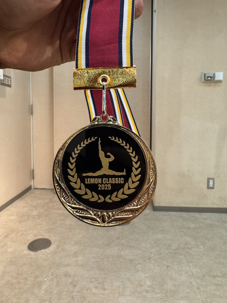 maru_tomo0310's tweet photo. Lemon Classic Osaka
ノービスフィジーク-175cm
優勝しました🥇🏆
オーバーオールはぼろ負けしたけどめちゃくちゃ楽しい一日でした！
こんがりさんにも良かったよって言ってもらえて嬉しくて死ぬぅ！
 #LemonClassic
 #レモンクラシック https://t.co/0kB0r33DnB
