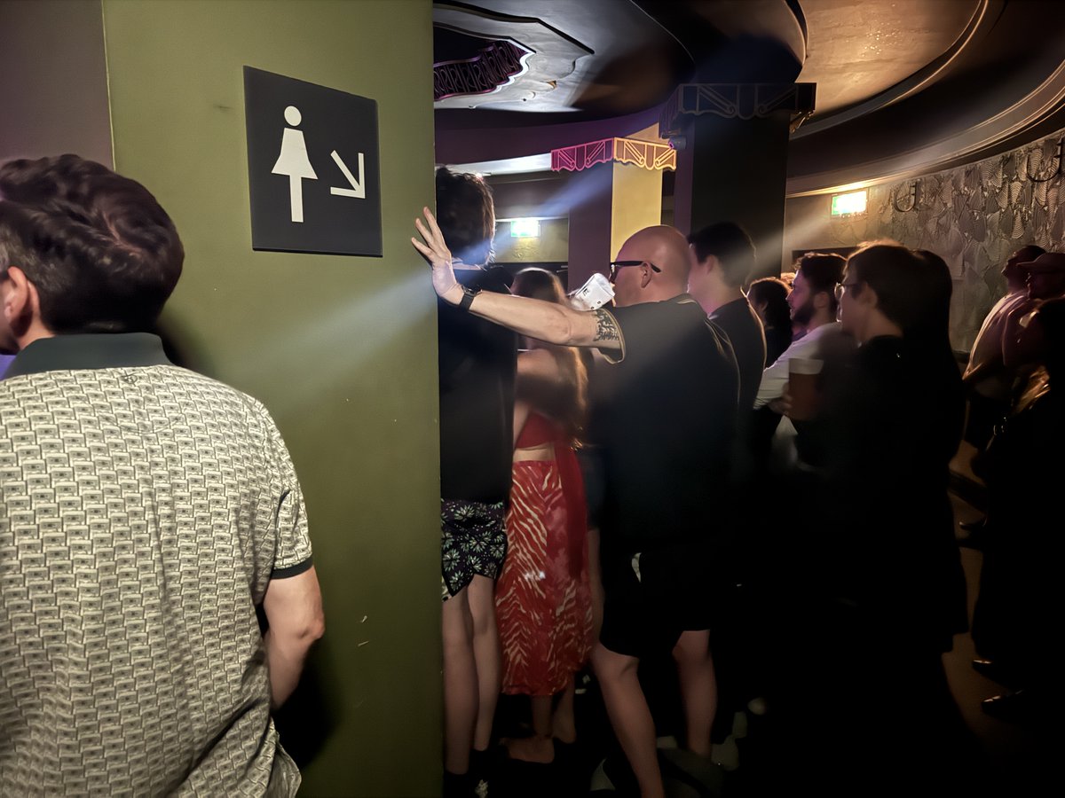 apwaller's tweet photo. Hey @timminchin — last night I paid £70 for two “standing” spots at your London gig.
Turns out we were standing next to a toilet, behind a wall of heads, watching the back of your genius.
Smelled like 💩, sounded brilliant.
Maybe those "seats" shouldn't be sold? 😬🎹#LoveYouStill https://t.co/ihdGRdkF6l
