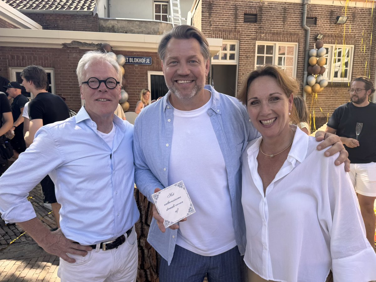 ‘Het enthousiasme straalt ervan af’ tegeltje gekregen van Mark &amp; Heidy! Wat ik vaak tegen hem zei. Ik vond hem briljant in zijn droogheid. En ja, het enthousiasme spát er nog steeds van af 😂 En mega inhaalslag gemaakt. #hetblok