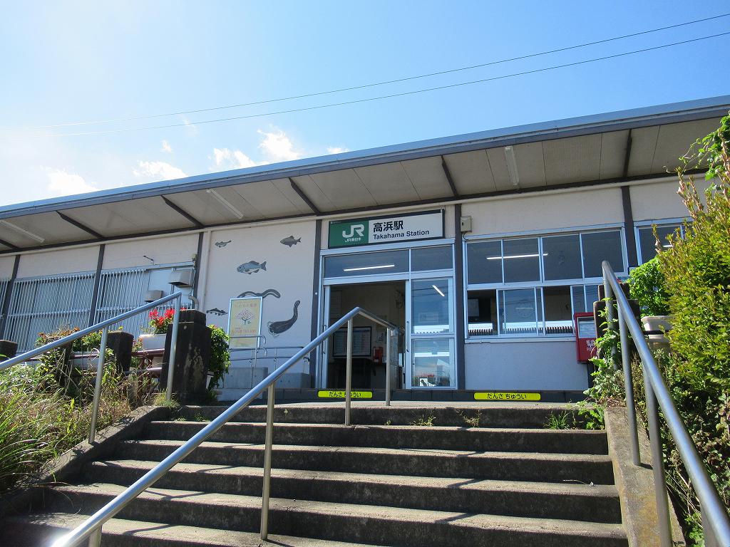 eki_no_mokuroku's tweet image. 2021年、高浜駅(茨城県)
#JR東日本 /常磐線
1895年開業、2面3線の地上駅。徒歩15分の舟塚山古墳は全長186mの前方後円墳で茨城県最大、東日本でも2番目の大きさを誇る巨大な古墳。出土した円筒埴輪や墳形などから5世紀後半の築造とされ、ヤマト王権とも関係した大豪族の墳墓と推測されています。