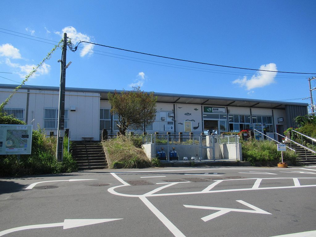 eki_no_mokuroku's tweet image. 2021年、高浜駅(茨城県)
#JR東日本 /常磐線
1895年開業、2面3線の地上駅。徒歩15分の舟塚山古墳は全長186mの前方後円墳で茨城県最大、東日本でも2番目の大きさを誇る巨大な古墳。出土した円筒埴輪や墳形などから5世紀後半の築造とされ、ヤマト王権とも関係した大豪族の墳墓と推測されています。