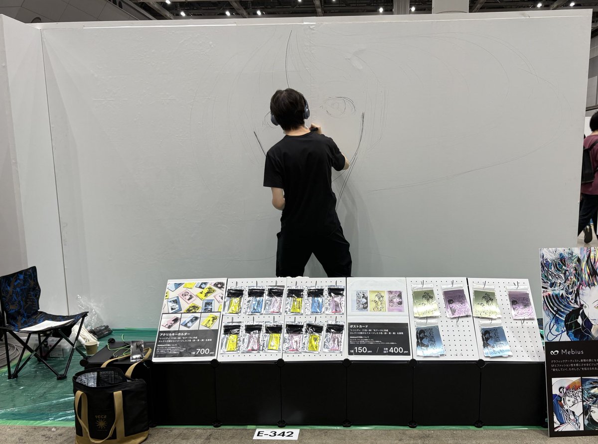 smat_book_usagi's tweet photo. #デザフェス61   17:26〜
@Mebius_ring23 〜ライぺ進捗実況〜
本日はたくさんの方々にお立ち寄りいただきありがとうございます
間もなく1日目が終了しますので本日のダイジェストを
【ブース　西1階E-342】 ⭐︎7/5〜6両日出展
#designfesta
#ライブペイント https://t.co/dXpUNHJ6VY