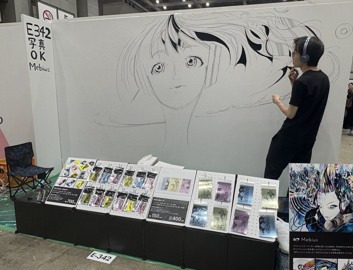 smat_book_usagi's tweet photo. #デザフェス61   17:26〜
@Mebius_ring23 〜ライぺ進捗実況〜
本日はたくさんの方々にお立ち寄りいただきありがとうございます
間もなく1日目が終了しますので本日のダイジェストを
【ブース　西1階E-342】 ⭐︎7/5〜6両日出展
#designfesta
#ライブペイント https://t.co/dXpUNHJ6VY