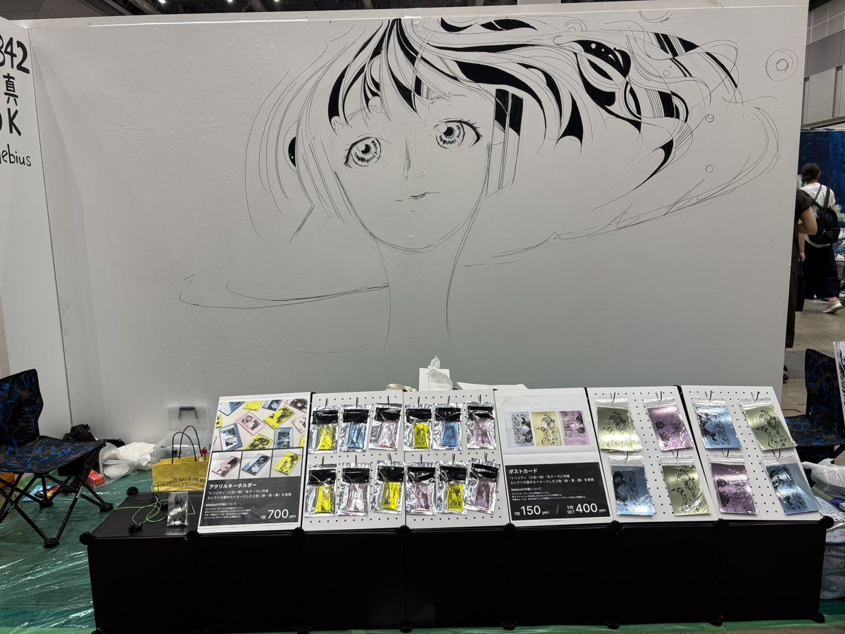smat_book_usagi's tweet photo. #デザフェス61   17:26〜
@Mebius_ring23 〜ライぺ進捗実況〜
本日はたくさんの方々にお立ち寄りいただきありがとうございます
間もなく1日目が終了しますので本日のダイジェストを
【ブース　西1階E-342】 ⭐︎7/5〜6両日出展
#designfesta
#ライブペイント https://t.co/dXpUNHJ6VY