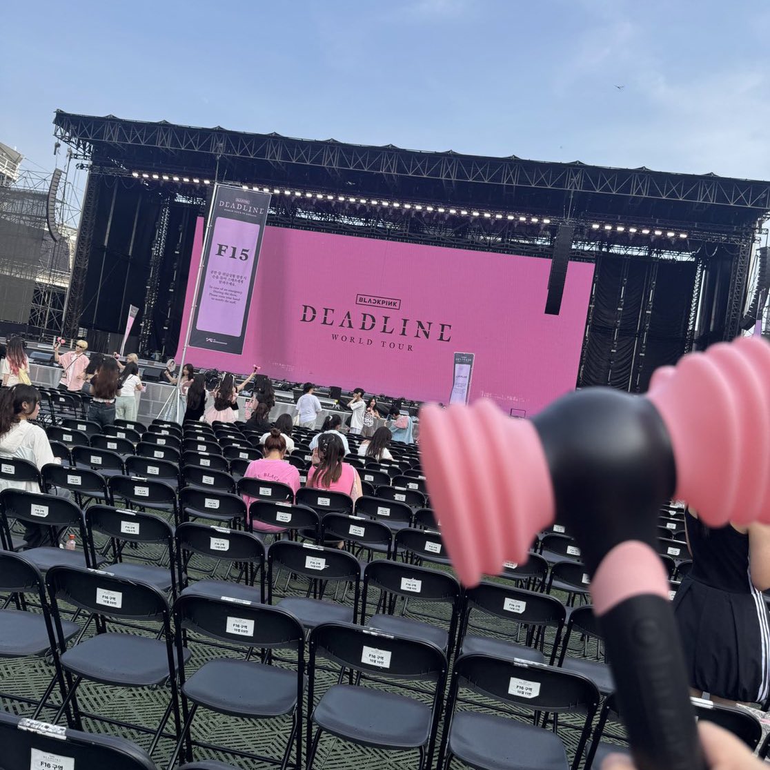 BORNPINKJlSOO's tweet photo. are you ready blinks?
#BLACKPINK_DEADLINE @BLACKPINK https://t.co/dHzXLmCqKk
