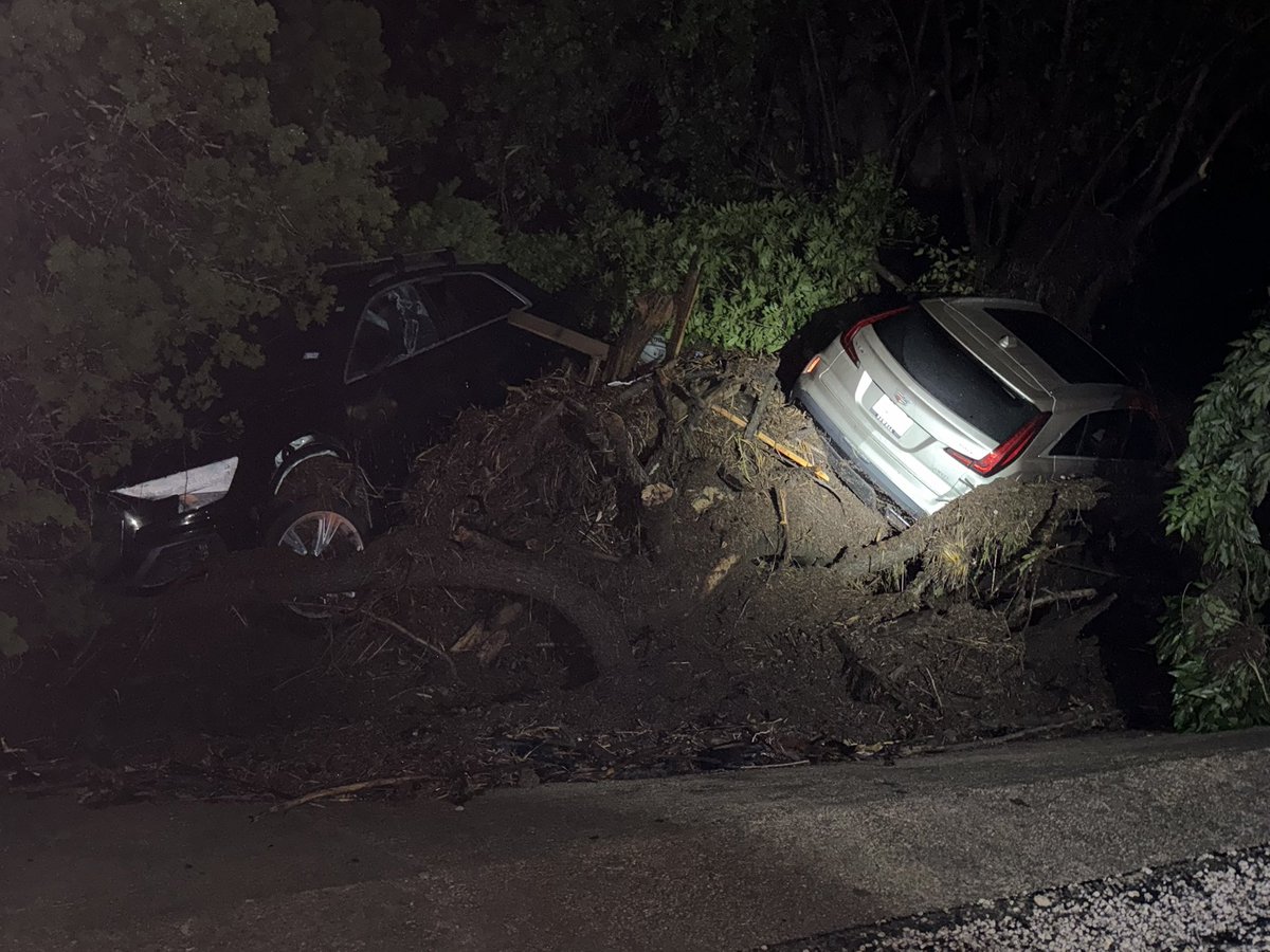 TheAKGuy's tweet image. So @DonutOperator and I spent 4th of July night out with @wesvirdelltx in Kerrville, TX talking with first responders along the river and getting a feel for what is needed on the ground here.

It is hard to express the level of devastation, the pictures don’t do justice to the…