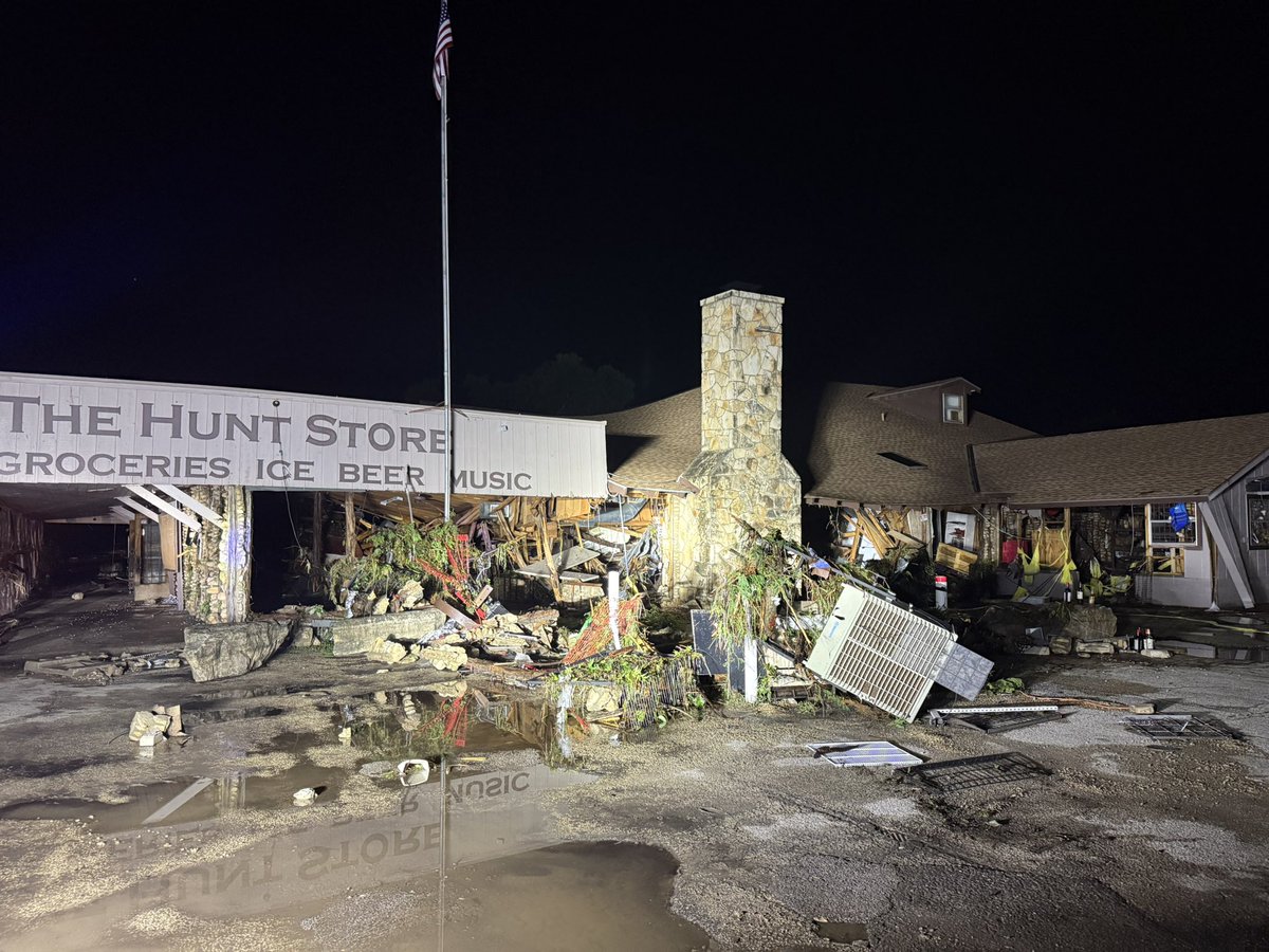 TheAKGuy's tweet image. So @DonutOperator and I spent 4th of July night out with @wesvirdelltx in Kerrville, TX talking with first responders along the river and getting a feel for what is needed on the ground here.

It is hard to express the level of devastation, the pictures don’t do justice to the…