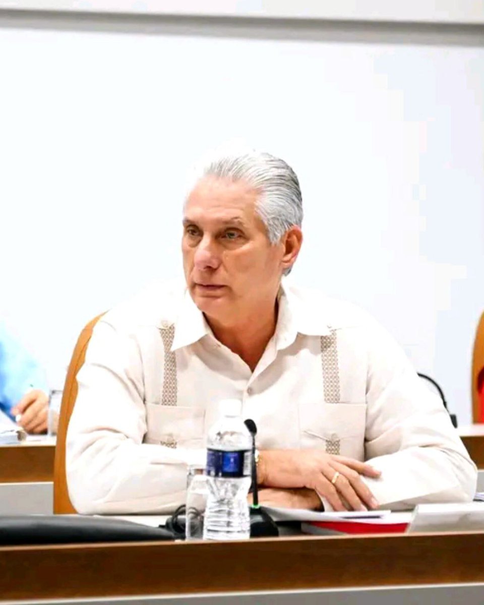 🔴🔵🟢| Ideas expuestas por <a href="/DiazCanelB/">Miguel Díaz-Canel Bermúdez</a> en el #XPlenoCC sobre el trabajo político ideológico y la comunicación.
Están los que, lejos de lamentarse, salen a batallar todos los días en todo lo que se pueda. Y eso es lo que marca la diferencia.
