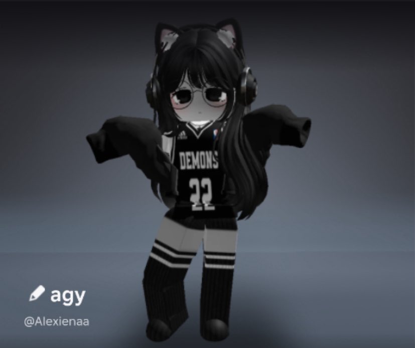 ohlxieee's tweet photo. @txtFromRoblox 😋🤏🏻 https://t.co/WWCmEcvALo