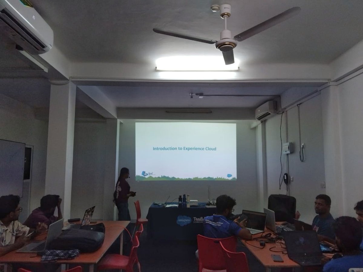 𝐇𝐚𝐩𝐩𝐞𝐧𝐢𝐧𝐠 𝐍𝐨𝐰: 𝐉𝐨𝐮𝐫𝐧𝐞𝐲 𝐭𝐨 𝐒𝐚𝐥𝐞𝐬𝐟𝐨𝐫𝐜𝐞 – 𝐒𝐞𝐬𝐬𝐢𝐨𝐧 𝟗!

We’re live and building with Experience Cloud! From creating our first sites to hands-on challenges, today’s session is all about bringing ideas to life on Salesforce. Trailblazers are in