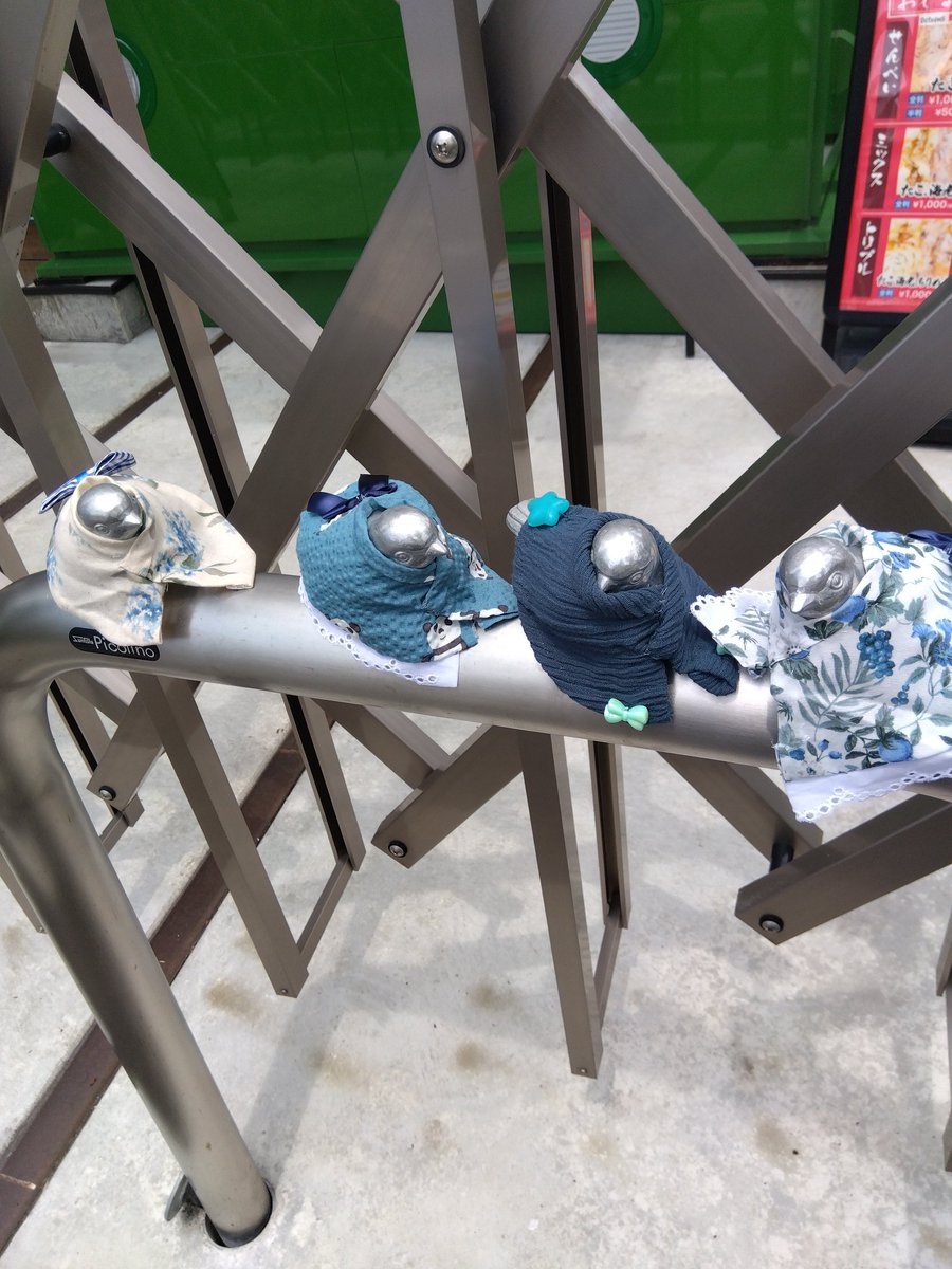 タコせんべい屋さんのピコちゃん、
７月になったので浴衣風衣装に
お召し替えしてきました
made　by　木曜日😁
こちらのピコちゃんにも
会いに来てくださいね🐤🐤
#ピコリーノファッションショー
#ピコリーノ
#丸焼きたこせんべい江ノ電湘南店