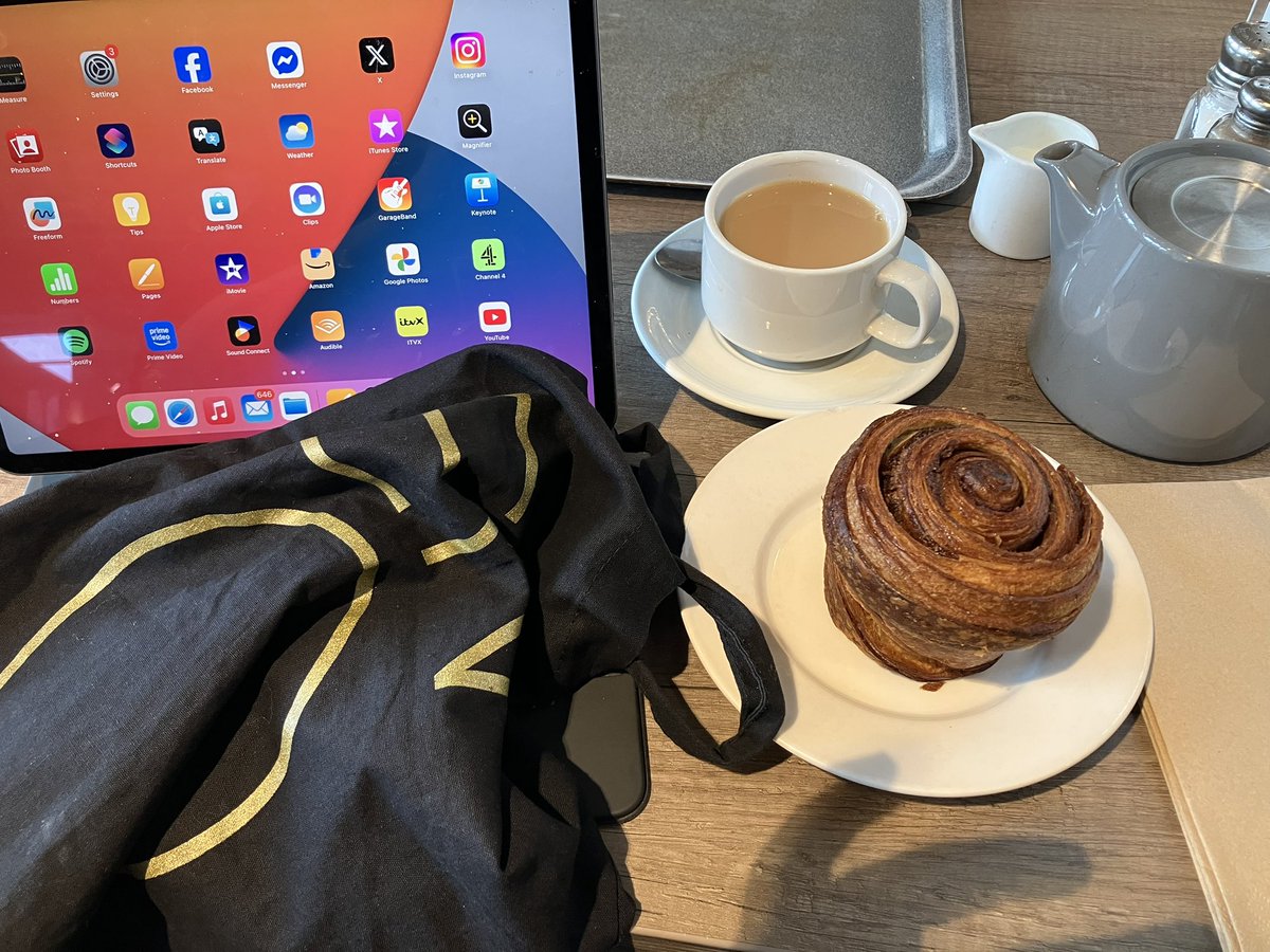 Adrian_Specs's tweet image. Tea, bun, jazz on the café stereo, a little window of writing time. Lovely.