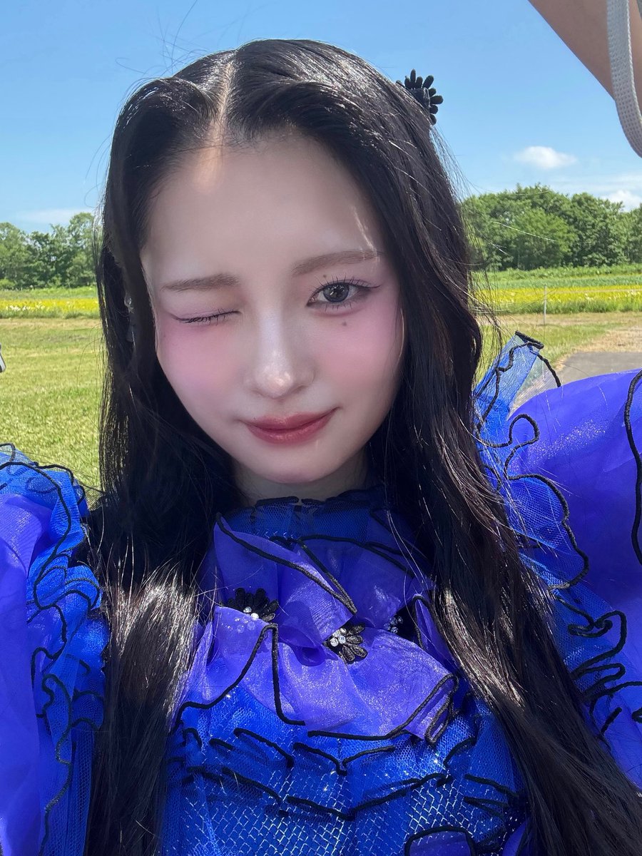 根性で髪の毛おろしたら暑すぎて 汗が目に入ってこれ、一生ウインク