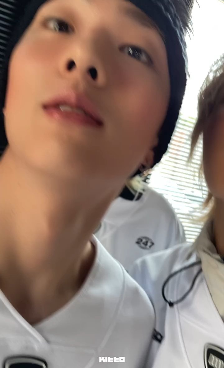 p1hits's tweet image. jiung pics taken by blindfolded keeho 🥺💗 

#P1Harmony #피원하모니 #기호 #지웅