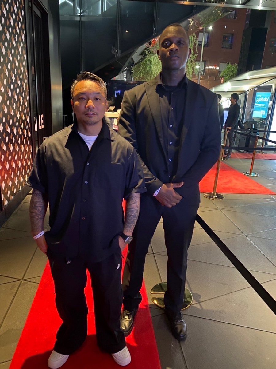 最近 行動を共にしてる おれのセキュリティのコンティ 2メートル以上