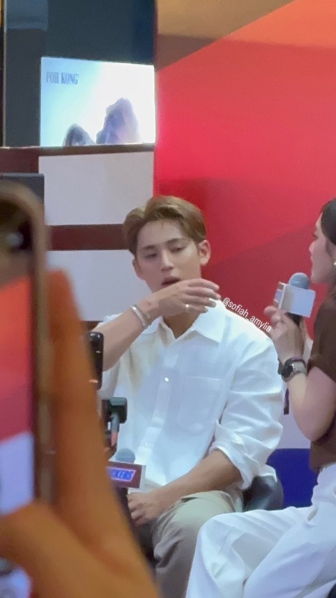 sofiah_amylia's tweet photo. Low quality photo, high quality man 😍❤️@pledis_17 #MINGYUinMALAYSIA #SNICKERSwithMINGYU https://t.co/Fnb1nAiSUT