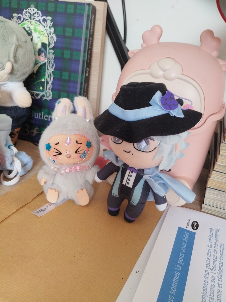 lysimaginaire's tweet photo. She's friend with Azul. C:
#labubu #haveaseat #labubucustom #twst #twistedwonderland #azulashengrotto https://t.co/o6SMOHPoum