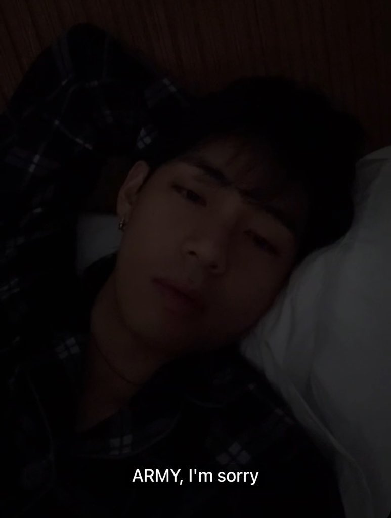 taeguide's tweet photo. 🐯: Army I’m sorry 
🐯: (but) I’m getting sleepy again because I read too much English (comments) 
🐯: There is no Korean translation https://t.co/WsFR411CgH