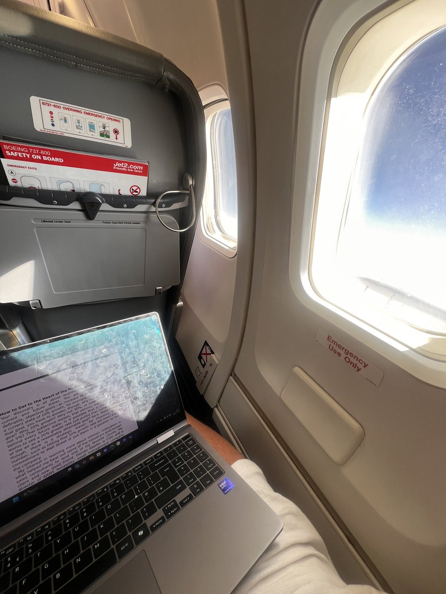 AKCrypto24's tweet image. The single greatest asset that keeps me making $10k + per month on autopilot in sales
Embracing the suck -> consistency
You see I had a 4 hour flight with no WiFi
Instead of listening to music and nodding off
Downloaded a book, read it + done sales work on offline mode…