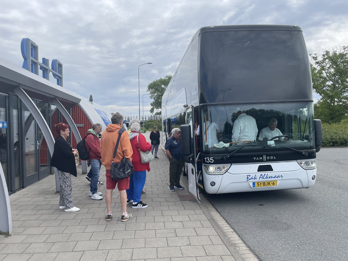 Met de rokersbus vanaf Eindhoven naar Luxemburg. Een dag op en neer om goedkoop tabak en sigaretten te kopen. Razend populair gezien de enorme prijsverschillen..