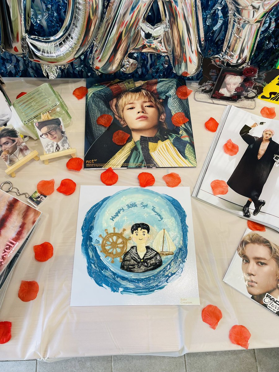 Taeyongie952's tweet photo. Pretty cake for our pretty boy Taeyong.
#SailingInto30WithTY #TAEYONG https://t.co/p3o8QZ6nHx