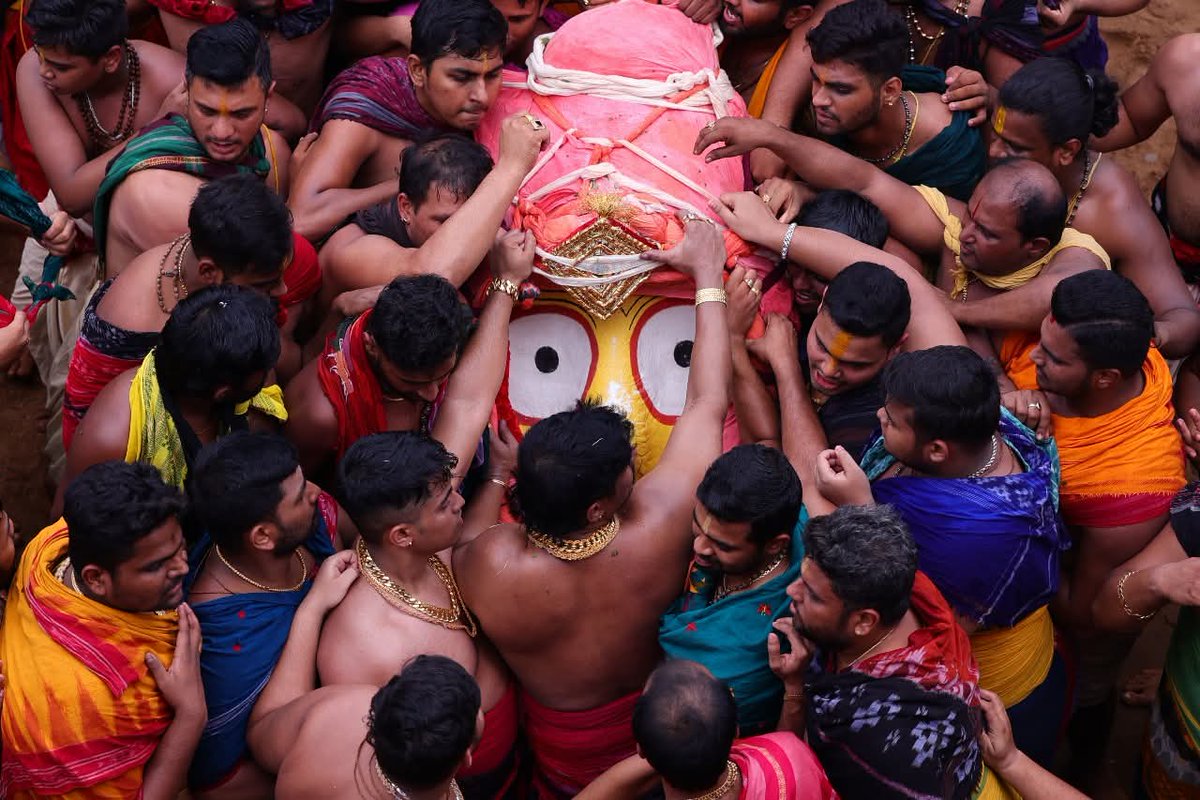 MJMahima1's tweet photo. ଧାଡ଼ି ପହଣ୍ଡିରେ ଦର୍ପଦଳନ ରଥକୁ ବିଜେ କରୁଛନ୍ତି ଦେବୀ ସୁଭଦ୍ରା 🙏🏻

#BahudaYatra #RathaJatra2025 #RathaYatra2025 https://t.co/YDpZvdzeZ9