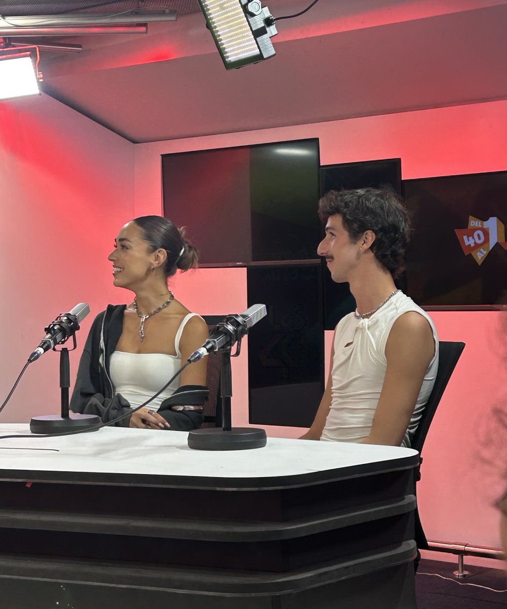 𝚏𝚕𝚘𝚛𝚊🦋 (@florasthin) on Twitter photo 