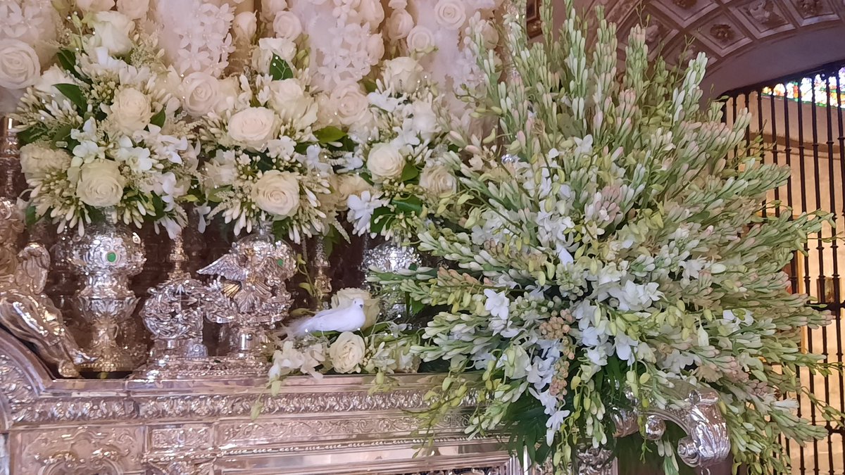 🟢 #EstandarteDS | El paso de palio de la <a href="/Hdad_Redencion/">Hermandad de la Redención</a>, preparado para la tarde-noche de este sábado 5 de julio ante la Puerta de San Fernando, que es la que comunica con la <a href="/P_Sagrario_SE/">Parroquia del Sagrario Sevilla</a>
📸 <a href="/jmlabradorj/">Juanma Labrador</a>
#ElCaminohacialaCoronación