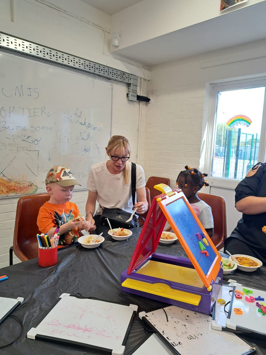 HawksmoorYouth's tweet image. Family session are all about brining people together. The yummy food was a big hit with thumbs 👍 up all around @YoungGreenwich @GroundworkLON for supporting members of our community 60 people in Fridays session