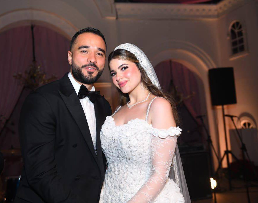 بالفيديو- بحضور مشاهير، محمد فؤاد يحتفل بزفاف ابنته بسملة ولحظات عاطفيّة لا تُنسى
 bisara7a.com/?p=284486 

#محمد_فؤاد