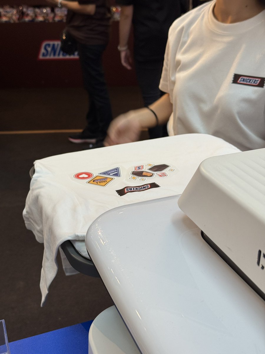 sofiah_amylia's tweet photo. First to get her t-shirt customised for the day https://t.co/phYaEgzYVq